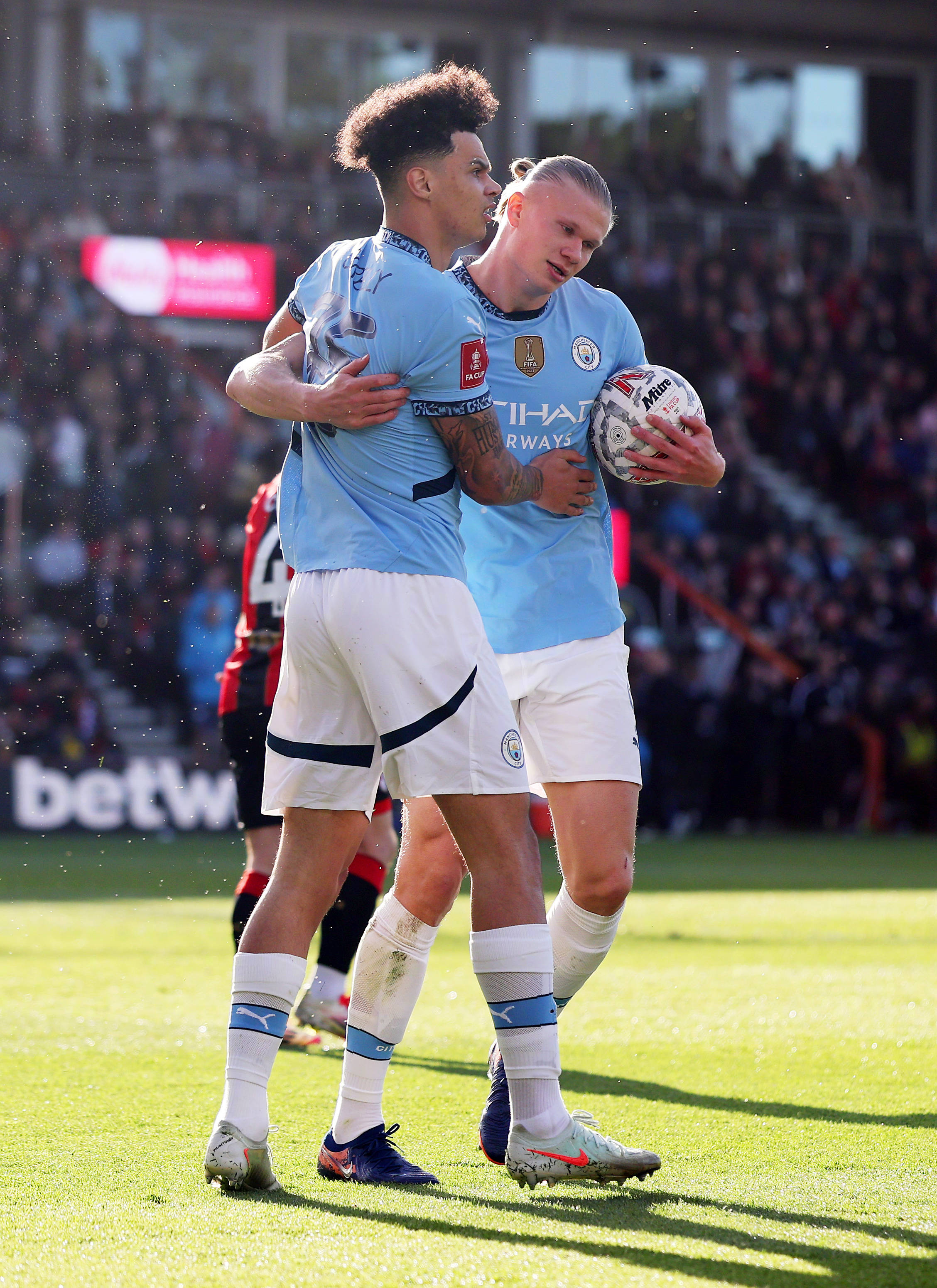 爱游戏官网-哈兰德迎来十二赛季高光表现，瑞士队球迷沸腾！-爱游戏官网