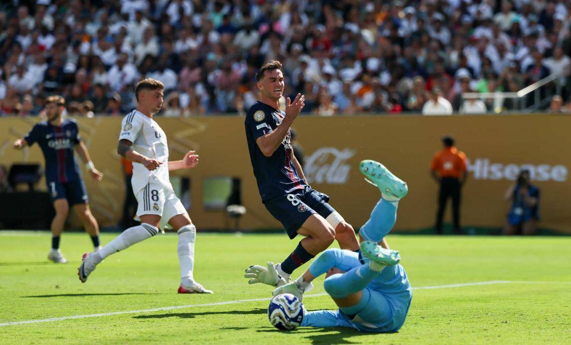 爱游戏中国-皇马巨星伤愈复出即破门，全场球迷沸腾，准备文件.-爱游戏中国